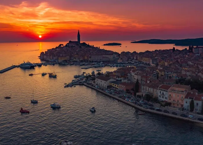 House Of Rosalia * Ρόβινι