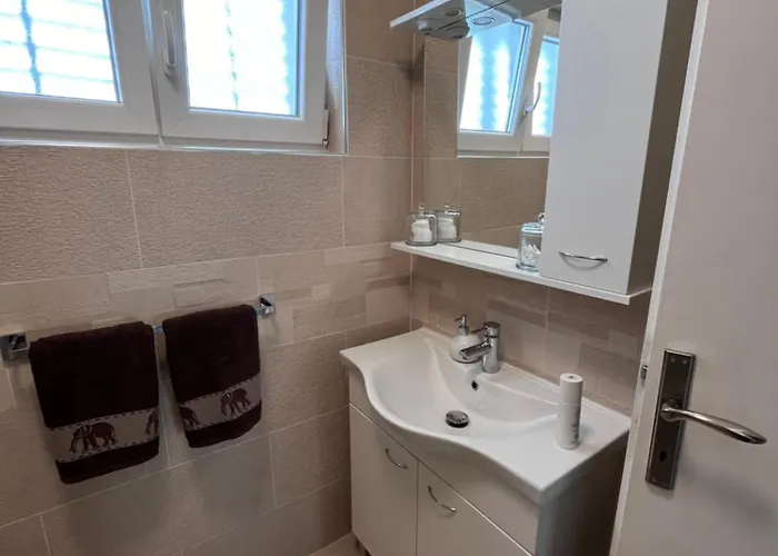 House Of Rosalia Ρόβινι