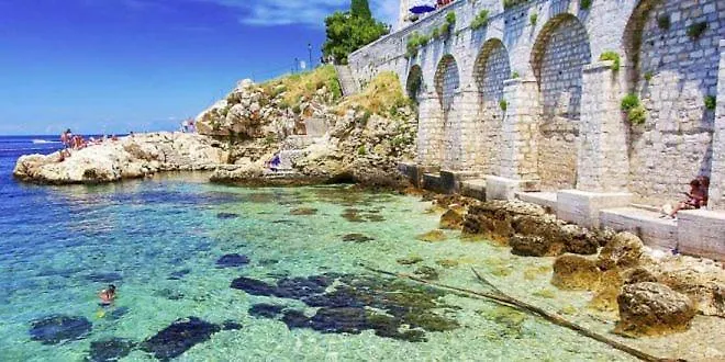 House Of Rosalia * Ρόβινι