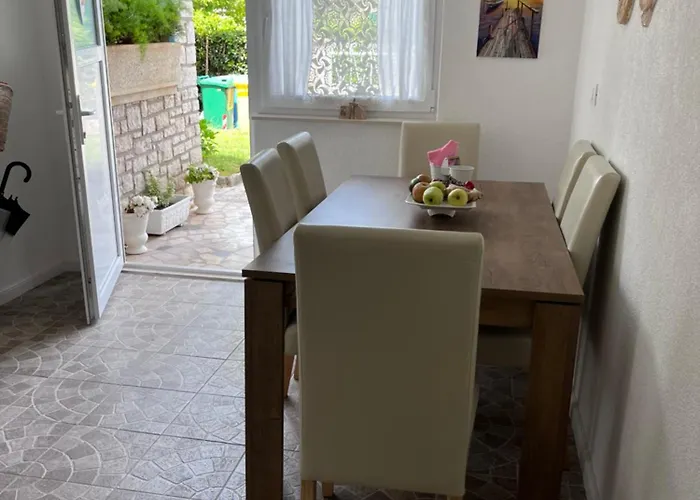 House Of Rosalia * Ρόβινι