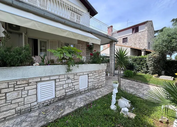 House Of Rosalia * Ρόβινι